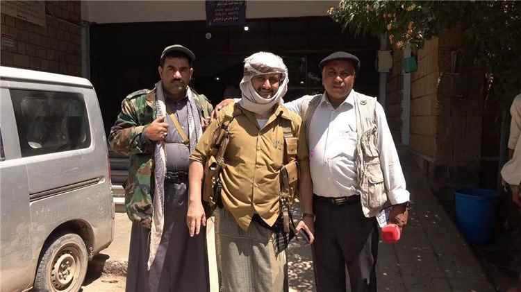 أمجد خالد يظهر برفقة الحوثيين في التربة.. قائد لواء النقل السابق المحكوم غيابيًا بالإعدام