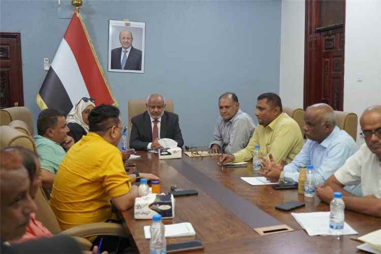 محافظ الحديدة يبحث مع المنظمات الإنسانية الاحتياجات العاجلة للنازحين