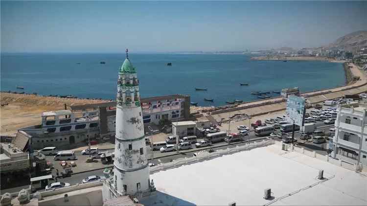 رواية أخرى بشأن انفجارات شرق المكلا: شهود يتحدثون عن استهداف سيارة بطائرة مسيّرة