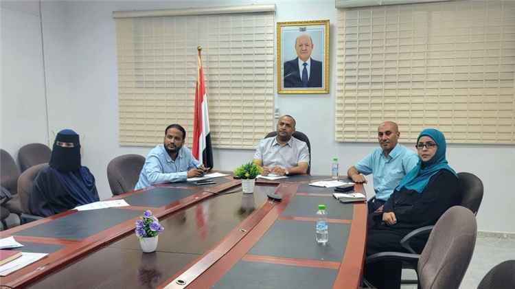 وزارة الصناعة والتجارة تبحث تطوير البنية التحتية لجودة العسل اليمني وتعزيز قدراته التصديرية