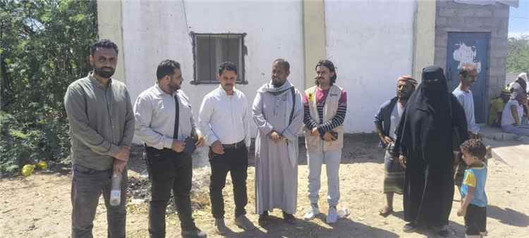 مدير عام خنفر «اليوسفي» يتفقد الوحدة الصحية وأوضاع النازحين في منطقة القرنعة بالكود