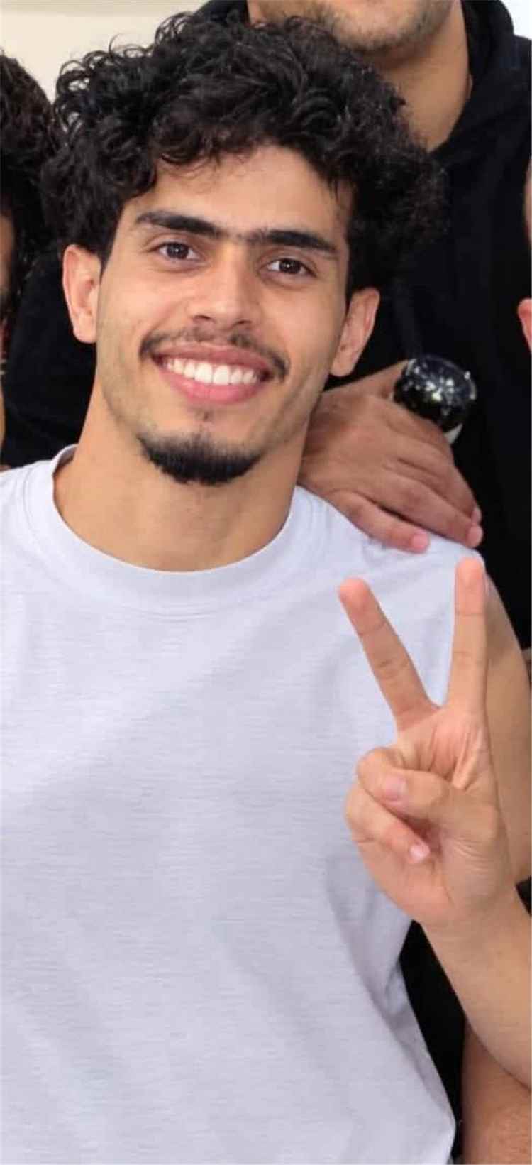 تهنئة للشاب الخلوق مصطفى محمد الحداد بمناسبة الخطوبة