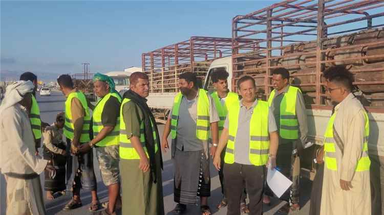 الشركة اليمنية للغاز بحضرموت تسيّر 6000 أسطوانة غاز منزلي لرفد السوق المحلية بمديرية المكلا