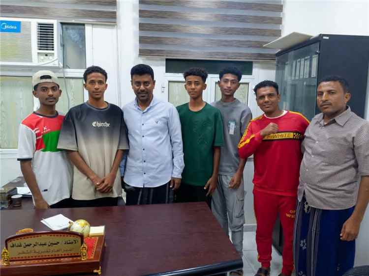 مدير عام الشحر يودع أبطال سمعون المشاركين في بطولة قطر المفتوحة للتايكوندو ويحثهم على تشريف اليمن