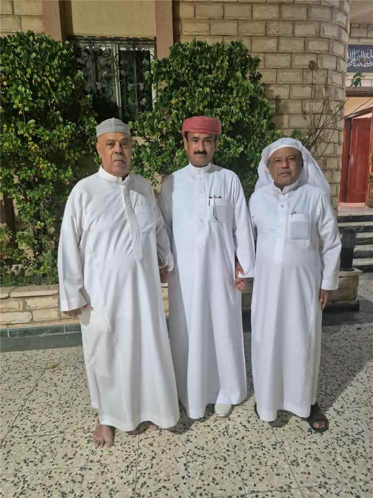 المحافظ بن الوزير يطمئن على اللواء الركن عبدالله علي عليوه في زيارة إنسانية