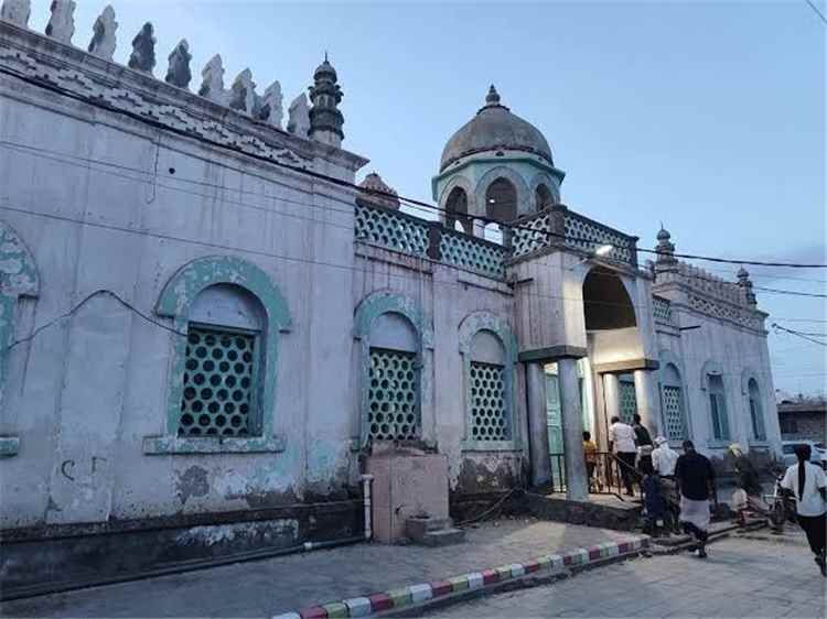 مساجد محافظة لحج تخصص خطبتي الجمعة للتأكيد على إسناد الابطال المقاتلين وحماية الجبهة الداخلية