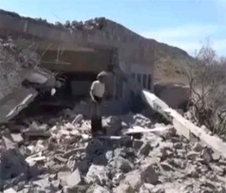 لحج.. قصف حوثي يستهدف مدرسة بالمضاربة بالصواريخ ويدمرها بشكل كامل
