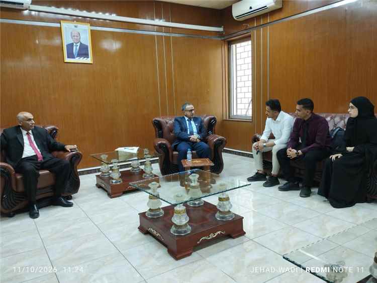 رئيس جامعة عدن يلتقي فريق الجامعة المشارك في كأس فرسان علم السموم العرب