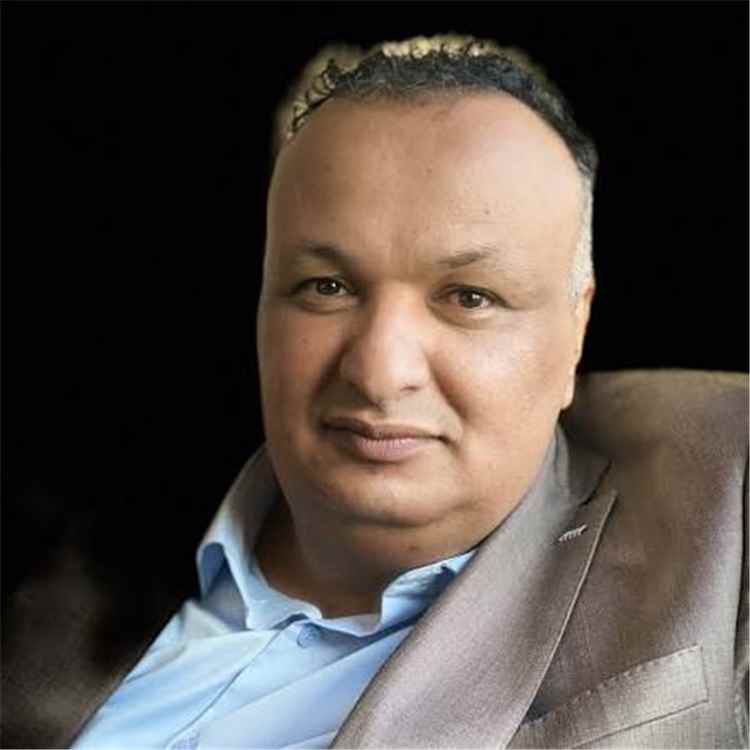 صورة ولي العهد السعودي تتصدر هاتف مقاتل يمني في جبهة تعز.. الغباري يسلط الضوء على رسالة وفاء للمملكة