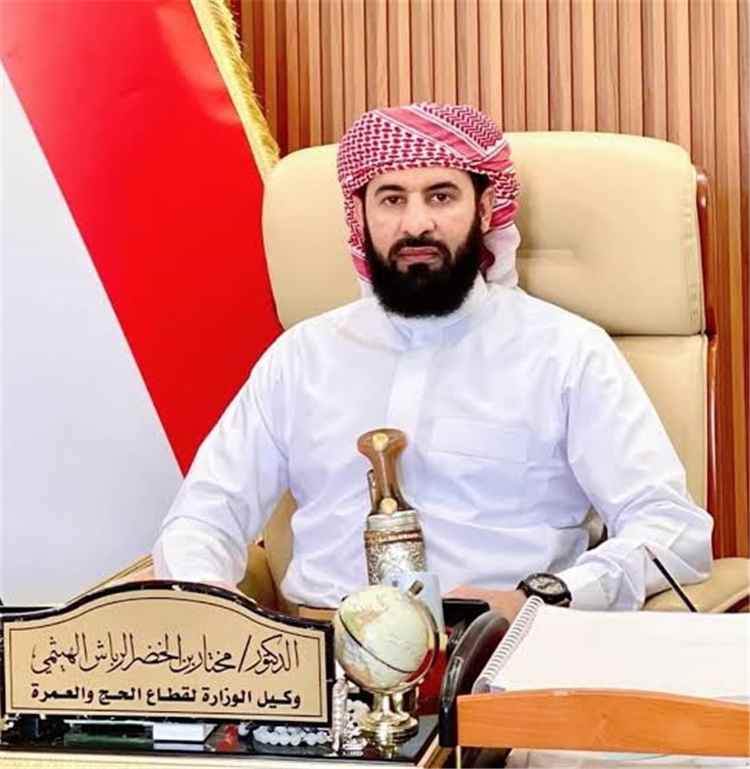 محافظ أبين يصدر خمسة قرارات لتعزيز الأداء الإداري وتطوير العمل في المديريات ومكتب الصناعة والتجارة