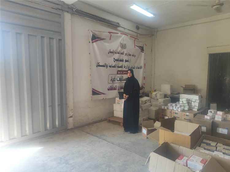 الإمداد الدوائي يرفد مكاتب الصحة في ست مديريات بعدن بأدوية ومستلزمات ومعدات طبية