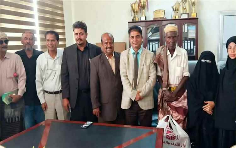 وفاء تربوي في زمن الجحود.. د. نبيل مهيم يكرم من علموه الأبجدية