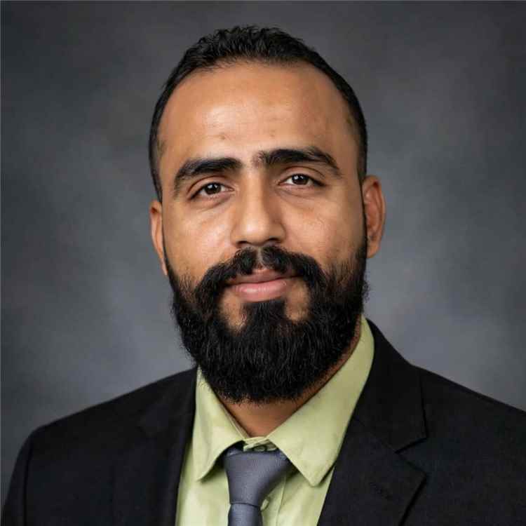 مناشدة عاجلة لإنقاذ مهنة العلاج الطبيعي في عدن.. معالجون يحذرون من انتحال الصفة وتهديد سلامة المرضى