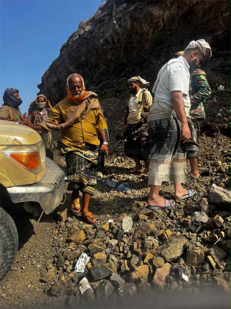 صمام أمان الجبهات.. كيف يسطر الشيخ ناصر الكعلولي ورجال القبائل أروع ملاحم الثبات ضد الحوثي؟