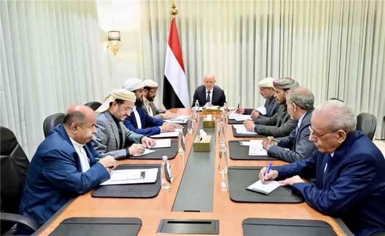 عقوبات تصل إلى الإعدام.. تحرك رئاسي لملاحقة المتخابرين مع الحوثيين