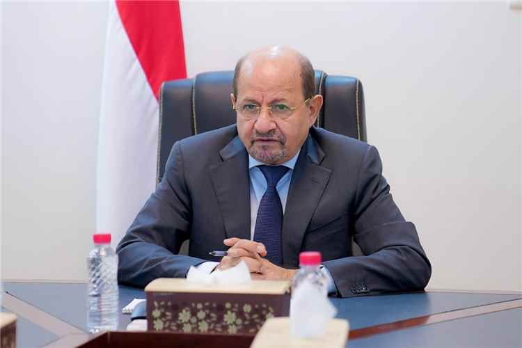 رئيس الوزراء يشيد بالصمود الأسطوري لأبناء تعز ويؤكد أن جرائم الحوثي لن تسقط بالتقادم