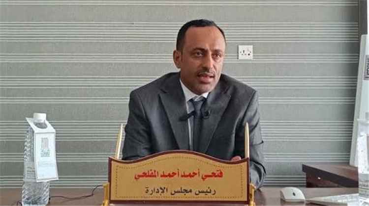 رجل الأعمال الشيخ فتحي المفلحي يهنئ الرائد خالد بلعيدي بمناسبة تعيينه قائداً لوحدة حماية الأراضي بأبين
