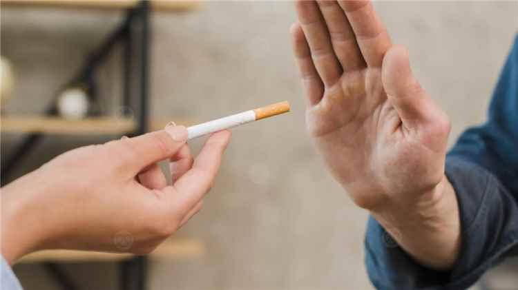 كيف تساعد البذور والمصاصات على الإقلاع عن التدخين ؟