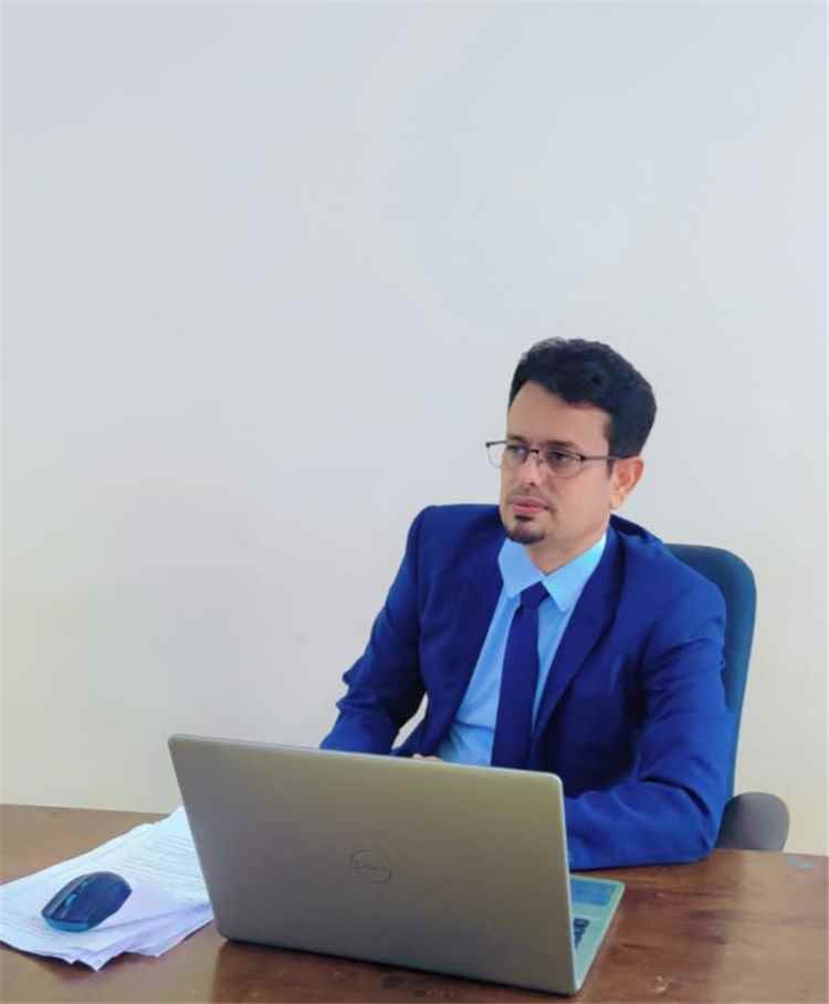 الصحفي محضار المعلّم يهنئ أحمد بن عتش بن رشيد بمناسبة نيله الدكتوراه من جامعة UTHM الماليزية
