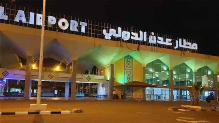 ميليشيا الحوثي تستهدف مجدداً محيط مطار عدن الدولي بالقرب من معسكر بدر
