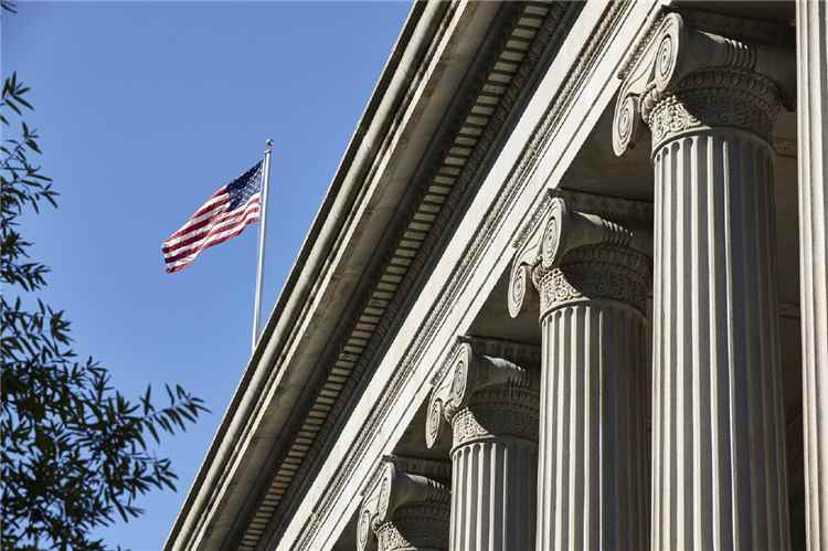 واشنطن توسع عقوباتها المرتبطة بإيران وتستهدف أفرادا وكيانات في عدة دول