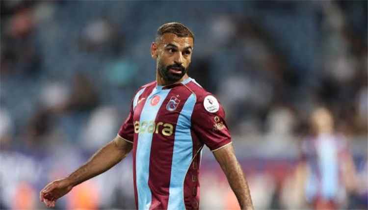 لأول مرة.. محمد صلاح يحمل شارة قيادة طرابزون
