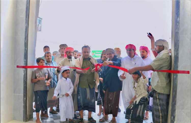 مدير عام قشن يفتتح أسواق بن بنود التجارية ويشيد بدورها في تنشيط الحركة الاستثمارية بالمديرية