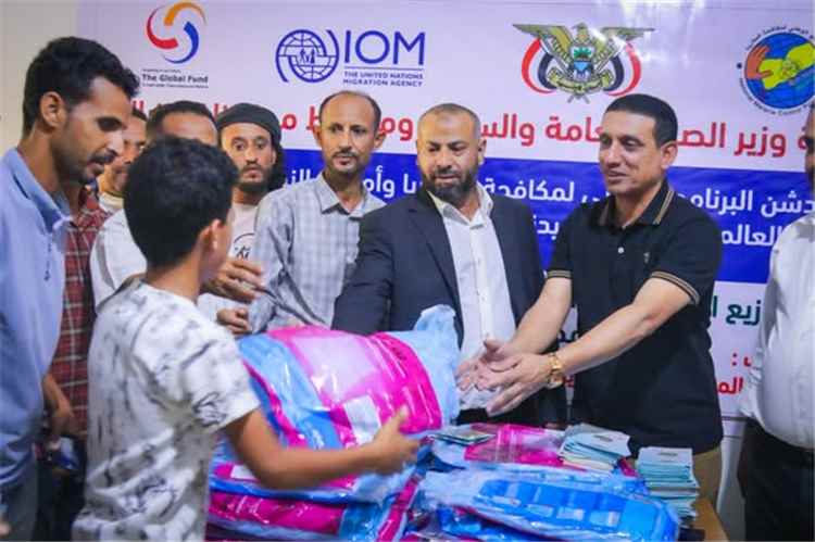 المحافظ القُبّة يدشن توزيع أكثر من 95 ألف ناموسية لحماية 190 ألف نسمة من الملاريا والحميات بمديريتي الضالع والأزارق