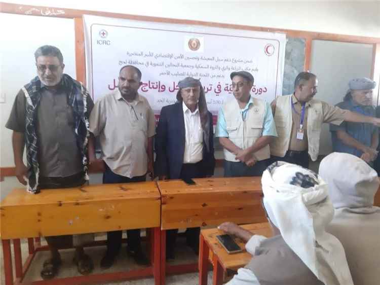 مدير عام الحد يدشن دورة تدريبية لتأهيل 100 أسرة مستفيدة من مشروع النحل