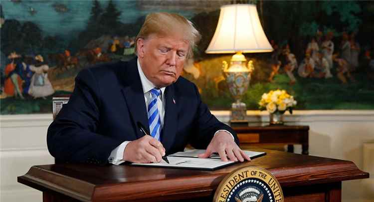 الرئيس الأمريكي يعلق تطبيق عقوبات ورسوم جمركية جديدة مرتبطة بروسيا