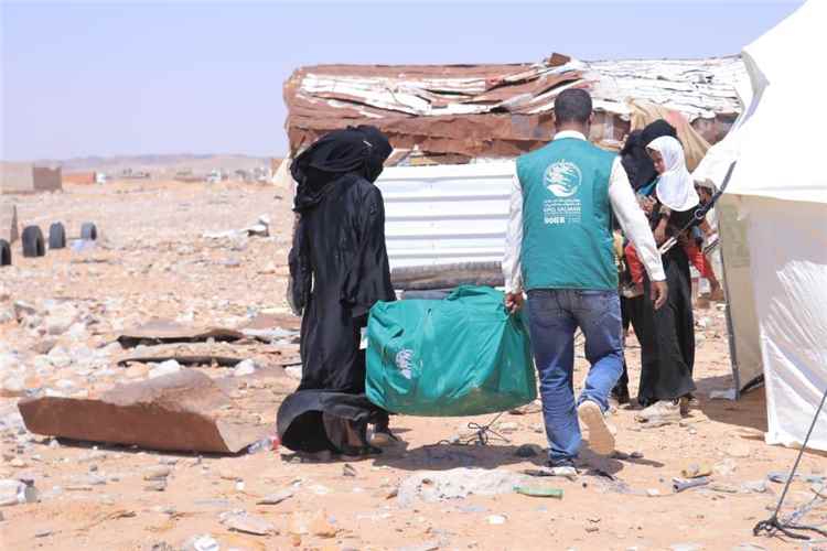 مركز الملك سلمان للإغاثة يواصل تقديم المساعدات الإيوائية العاجلة في مخيمات العبر بحضرموت