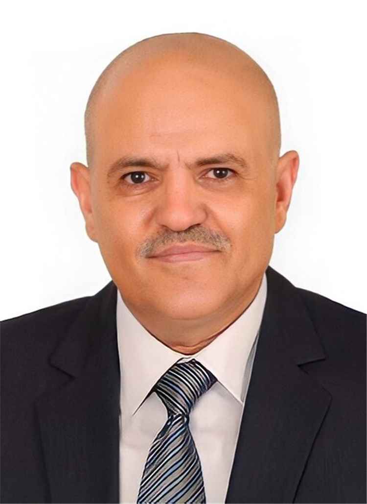 محافظ تعز شمسان: الجبهات صامدة والأوضاع تحسنت.. ونرفض دعوات الحوثيين لمغادرة المدينة