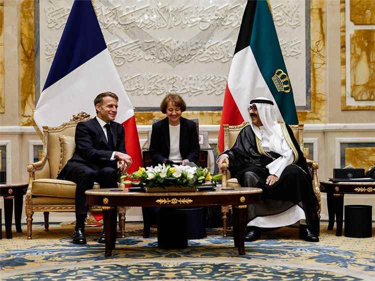 امير الكويت والرئيس الفرنسي يترأسان جلسة مباحثات رسمية