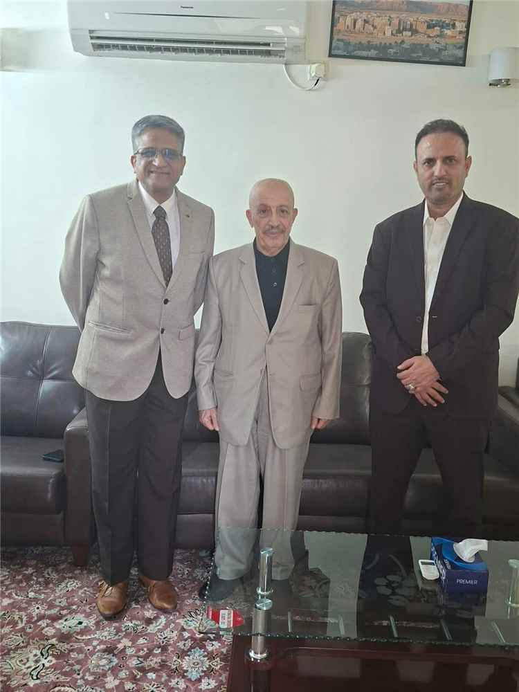 السفير عبدالملك الإرياني يبحث تعزيز التعاون الطبي والأكاديمي لدعم المرضى والكوادر الطبية اليمنية في الهند