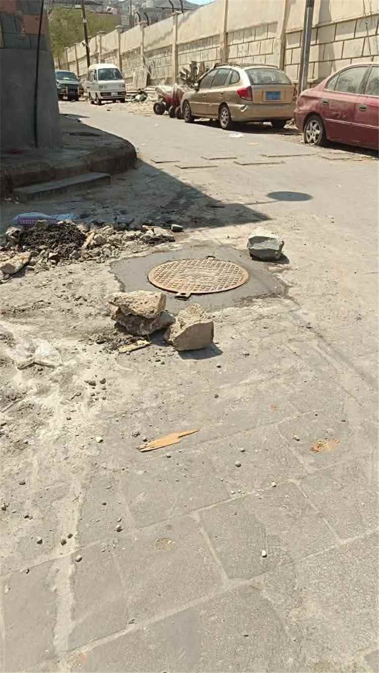 استمرار الحملة الشاملة لصيانة شبكة الصرف الصحي في مديرية التواهي لتعزيز الخدمات وحماية البيئة