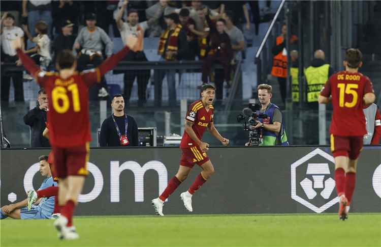 روما يستعيد توازنه في دوري أبطال أوروبا بفوز عريض على سلوفان براتيسلافا