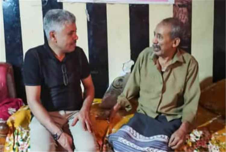 رئيس اتحاد الإعلام الرياضي بعدن يزور الصحفي منير مصطفى ويناشد بعلاجه