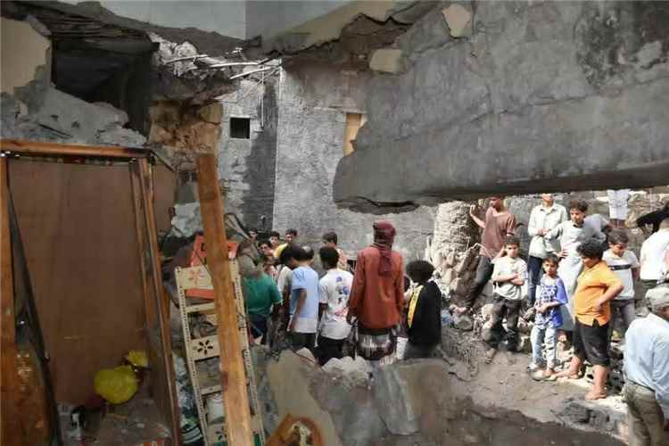منظمات حقوقية تدين قصف جماعة الحوثي للأحياء السكنية في تعز، وتطالب بوقف القصف ورفع الحصار ومساءلة المسؤولين