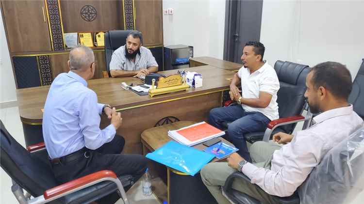 مدير عام التواهي يلتقي هيئة الآثار بعدن لبحث سبل ترميم المباني التاريخية والحفاظ على الإرث الحضاري للمديرية