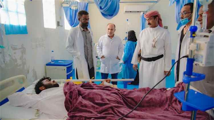 رسائل وفاء من قلب المستشفى.. بن الوزير لأسر الجرحى: لن نترك أبطالنا حتى اكتمال الشفاء