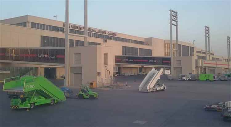بين المصابين يمنيان.. السعودية تعلن ارتفاع وفيات الاعتداء على مطار الملك فهد إلى شخصين