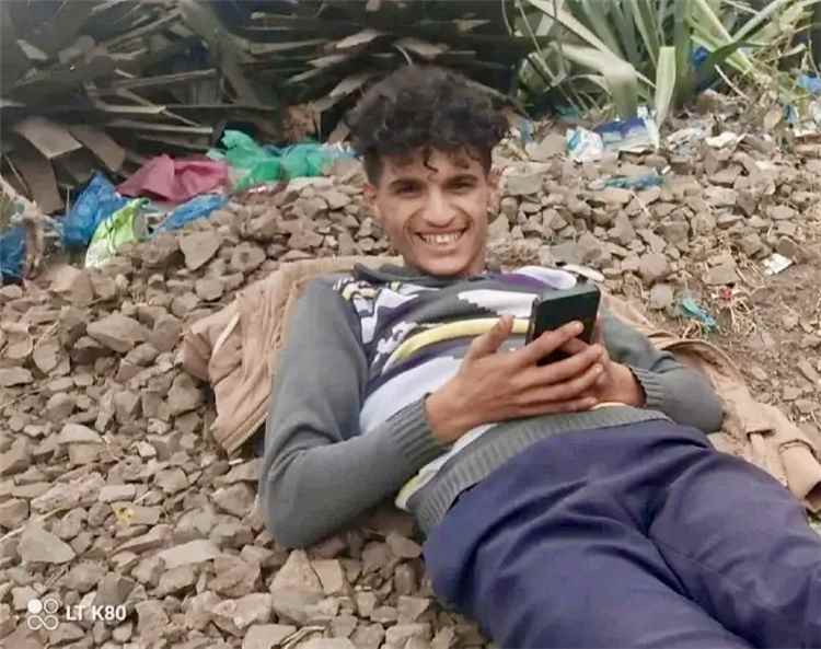 من فناء المدرسة إلى المجهول.. الحوثيون يختطفون طفلاً أثناء لعبه الكرة بتعز ومخاوف من تجنيده قسراً