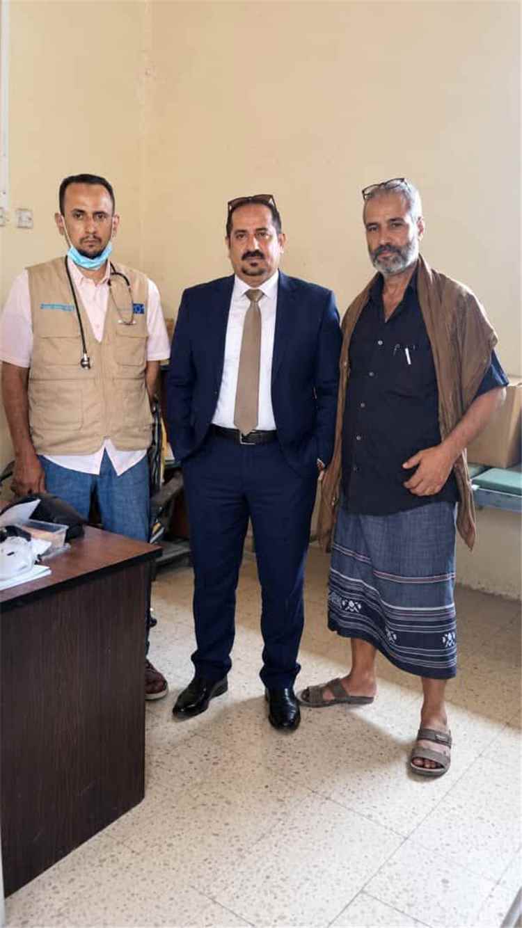الحريري والمنتصر .. يتفقدان عمل العيادة الطبية الخيرية بمدينة الاستقلال بمديرية البريقة