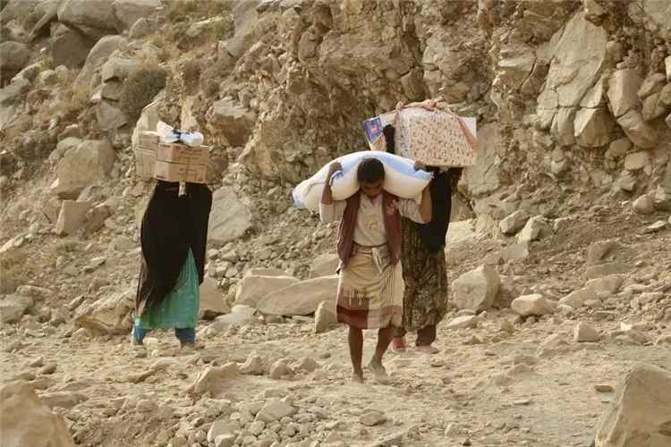 تعز تختنق لليوم الـ19.. الحوثيون يحاصرون مليوني مدني ويهددون حياة مرضى السرطان والكلى