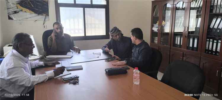 مدير عام خنفر ومديرا الأشغال والزراعة والري بأبين يبحثون مع مشروع الأشغال العامة تنفيذ مشاريع الري والبنية التحتية