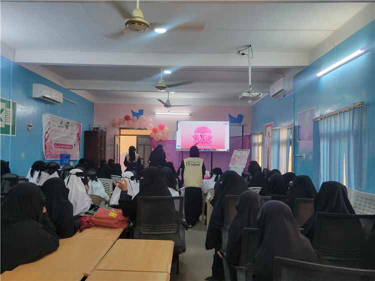 مبادرة إنسانية نوعية تكسر حاجز الصمت.. حملة وردية فريدة للتوعية بسرطان الثدي تستهدف طالبات الصم والبكم بسيئون