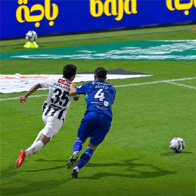 «عادل عباس» يخطف الأضواء في ظهوره الأول مع الشباب بدوري روشن السعودي