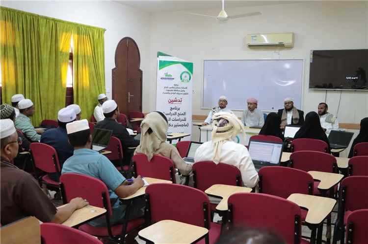 الوكيل بارباع يدشن برنامج منح الدراسات العليا ومشروع المقرأة الإلكترونية العالمية بجامعة القرآن الكريم والعلوم الإسلامية