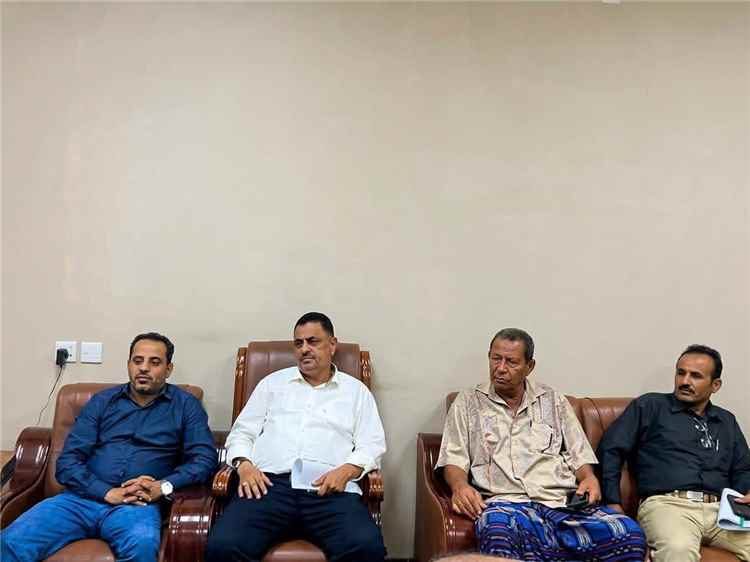 لحج: اجتماع موسّع يبحث مشاريع المدينة الصناعية والمستودعات الاستراتيجية وتأهيل المنشآت الزراعية