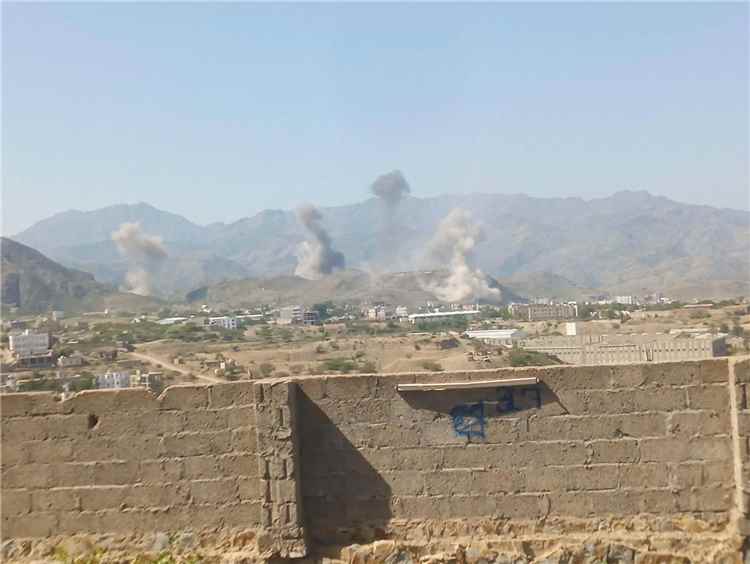 12 غارة جوية تستهدف تعزيزات وآليات الحوثيين غرب تعز